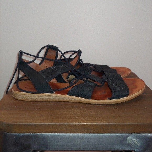 Lucky Brand Shoes - 🦌 Lucky Brand Strappy Sandals Lace Tassel Leather